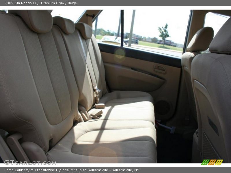 Titanium Gray / Beige 2009 Kia Rondo LX