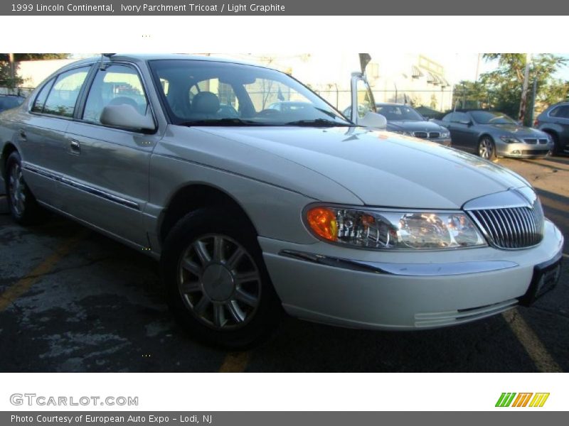 Ivory Parchment Tricoat / Light Graphite 1999 Lincoln Continental