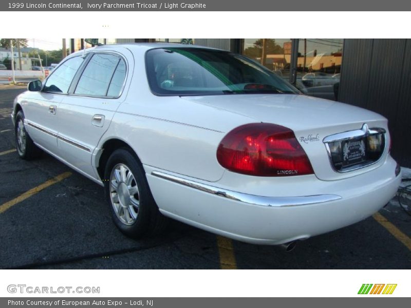 Ivory Parchment Tricoat / Light Graphite 1999 Lincoln Continental