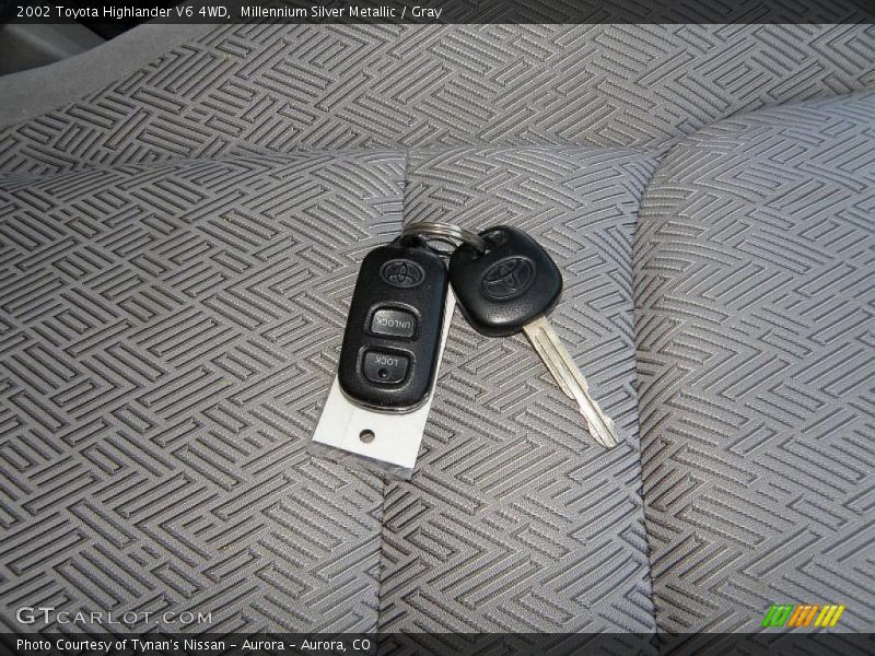 Millennium Silver Metallic / Gray 2002 Toyota Highlander V6 4WD