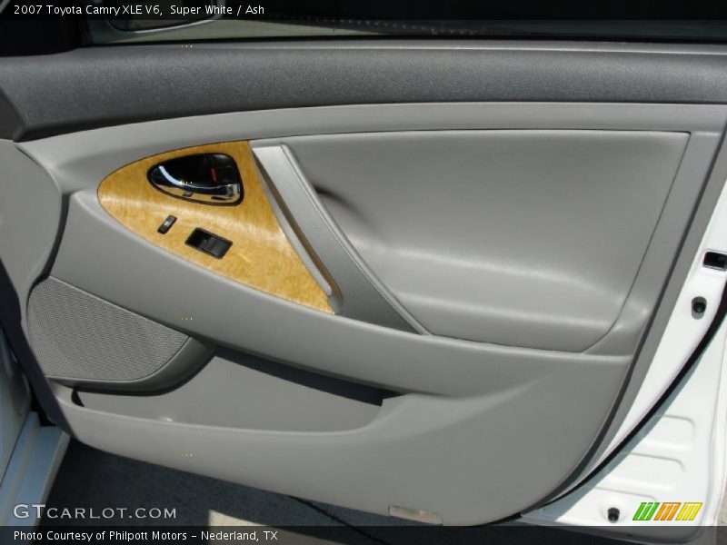 Super White / Ash 2007 Toyota Camry XLE V6