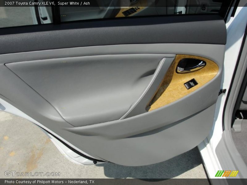 Super White / Ash 2007 Toyota Camry XLE V6