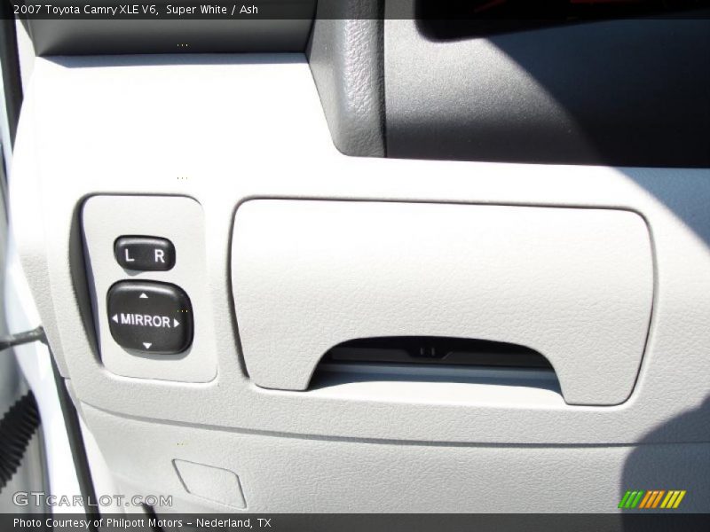 Super White / Ash 2007 Toyota Camry XLE V6