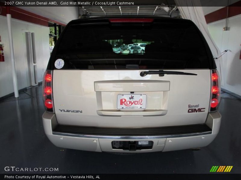 Gold Mist Metallic / Cocoa/Light Cashmere 2007 GMC Yukon Denali AWD