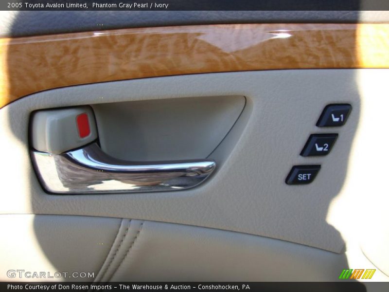 Phantom Gray Pearl / Ivory 2005 Toyota Avalon Limited
