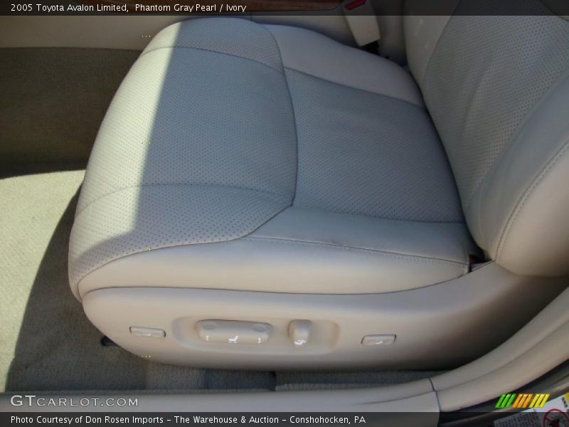 Phantom Gray Pearl / Ivory 2005 Toyota Avalon Limited