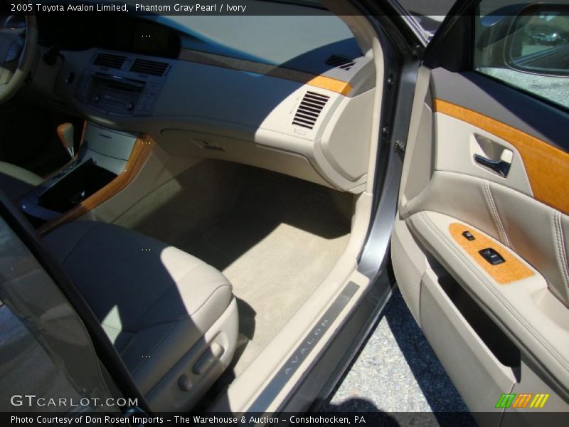 Phantom Gray Pearl / Ivory 2005 Toyota Avalon Limited