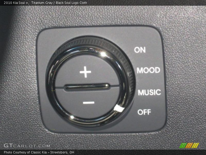 Titanium Gray / Black Soul Logo Cloth 2010 Kia Soul +