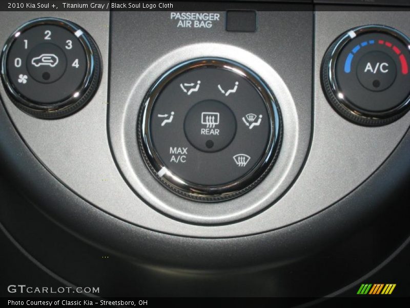 Titanium Gray / Black Soul Logo Cloth 2010 Kia Soul +