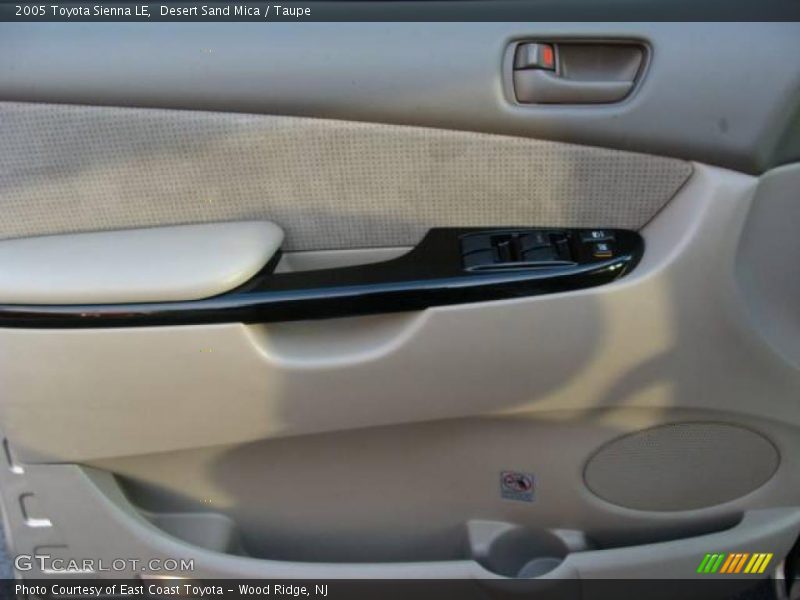Desert Sand Mica / Taupe 2005 Toyota Sienna LE