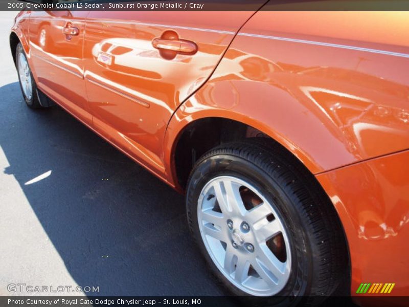 Sunburst Orange Metallic / Gray 2005 Chevrolet Cobalt LS Sedan