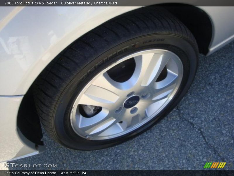CD Silver Metallic / Charcoal/Red 2005 Ford Focus ZX4 ST Sedan