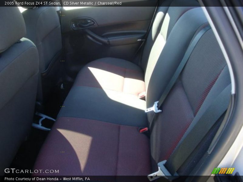 CD Silver Metallic / Charcoal/Red 2005 Ford Focus ZX4 ST Sedan