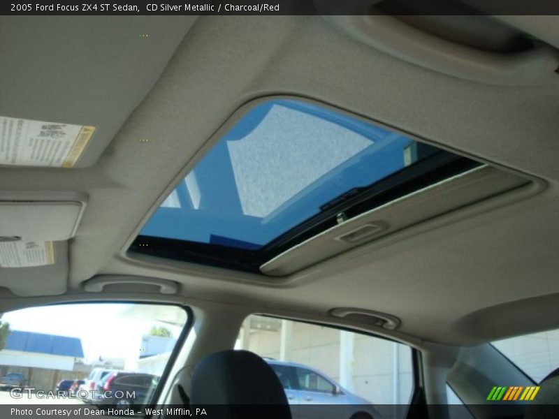 CD Silver Metallic / Charcoal/Red 2005 Ford Focus ZX4 ST Sedan