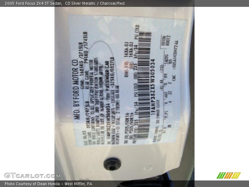 CD Silver Metallic / Charcoal/Red 2005 Ford Focus ZX4 ST Sedan