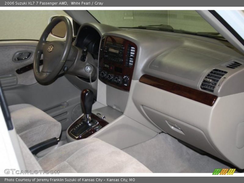 White Pearl / Gray 2006 Suzuki XL7 7 Passenger AWD
