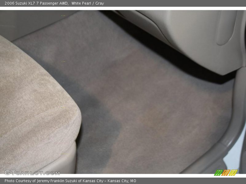 White Pearl / Gray 2006 Suzuki XL7 7 Passenger AWD