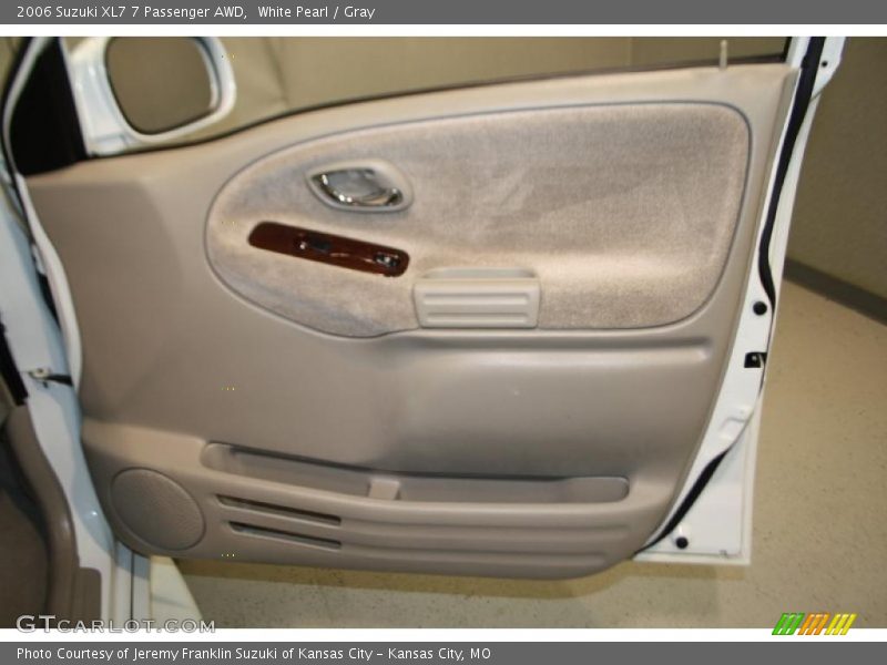 White Pearl / Gray 2006 Suzuki XL7 7 Passenger AWD