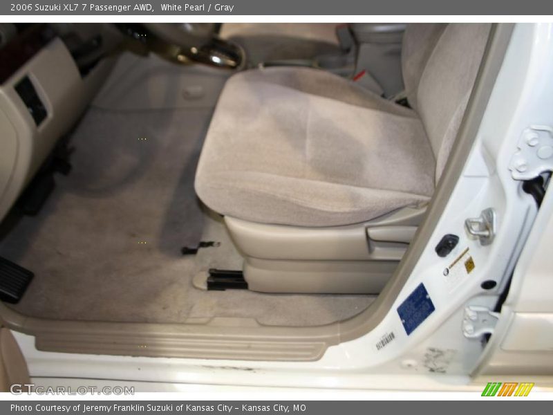 White Pearl / Gray 2006 Suzuki XL7 7 Passenger AWD