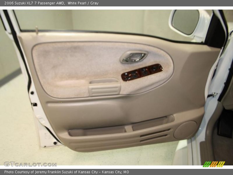 White Pearl / Gray 2006 Suzuki XL7 7 Passenger AWD