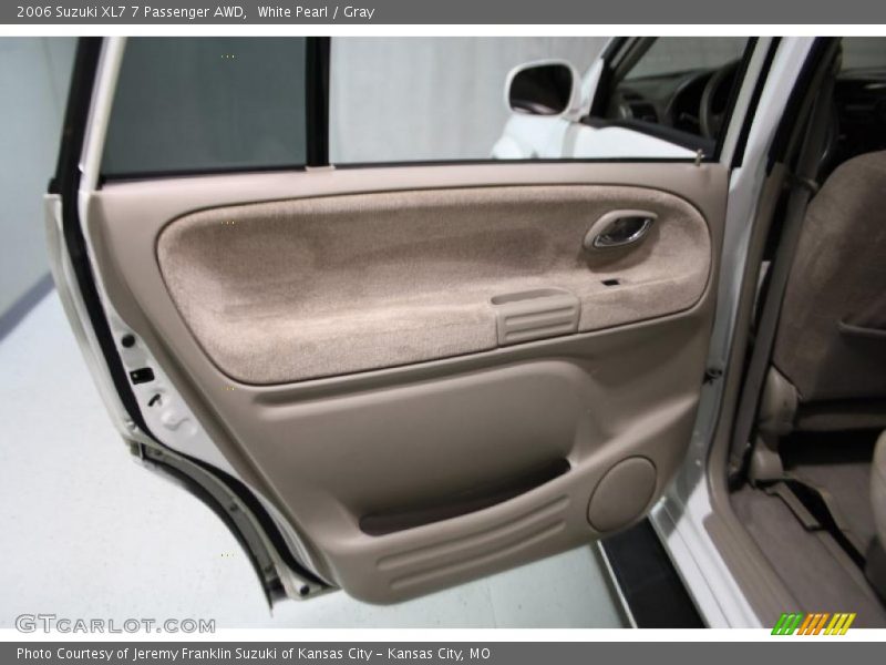 White Pearl / Gray 2006 Suzuki XL7 7 Passenger AWD