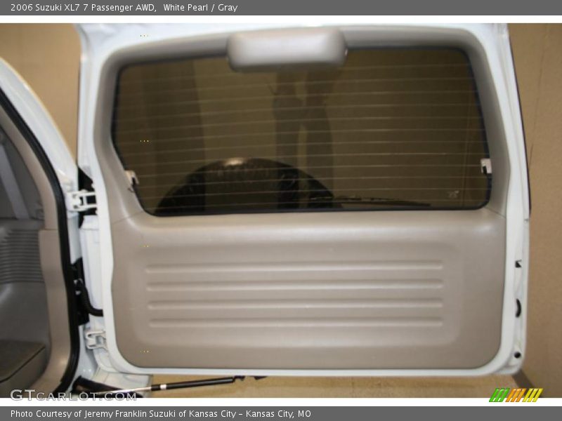 White Pearl / Gray 2006 Suzuki XL7 7 Passenger AWD