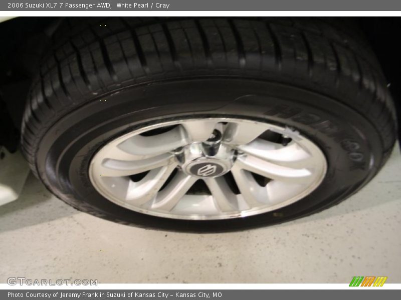 White Pearl / Gray 2006 Suzuki XL7 7 Passenger AWD
