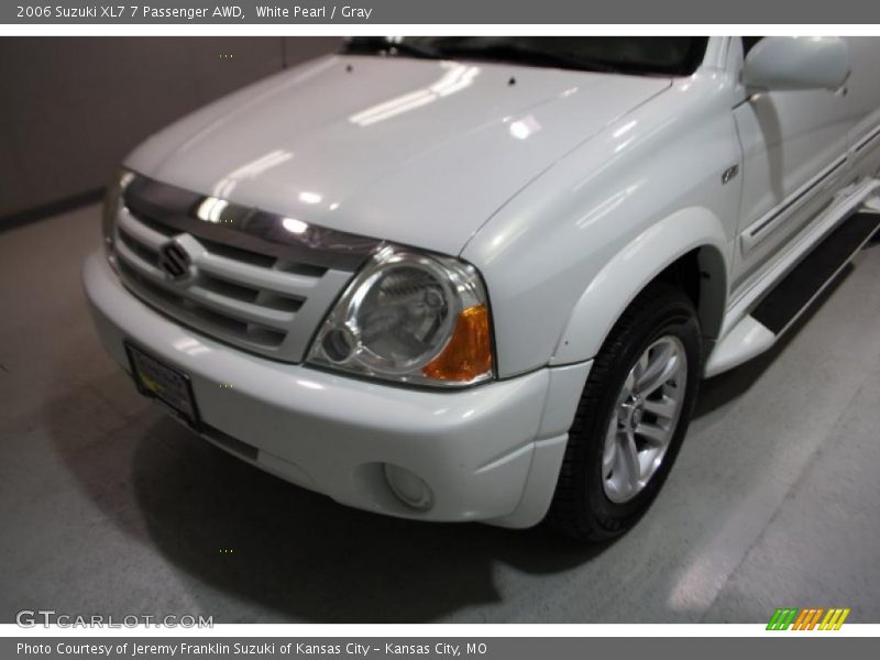 White Pearl / Gray 2006 Suzuki XL7 7 Passenger AWD