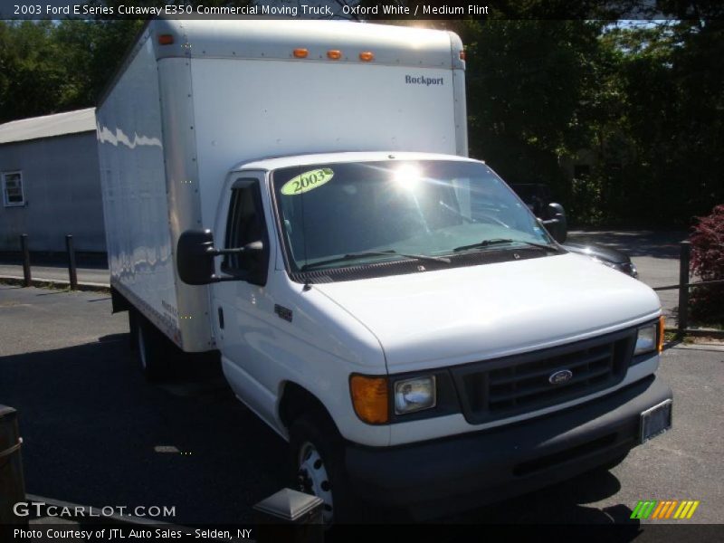 Oxford White / Medium Flint 2003 Ford E Series Cutaway E350 Commercial Moving Truck