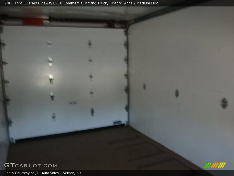 Oxford White / Medium Flint 2003 Ford E Series Cutaway E350 Commercial Moving Truck