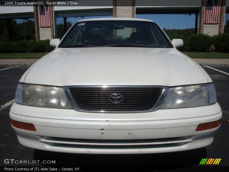 Super White / Gray 1996 Toyota Avalon XL