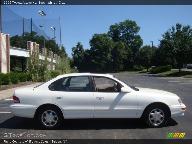 Super White / Gray 1996 Toyota Avalon XL