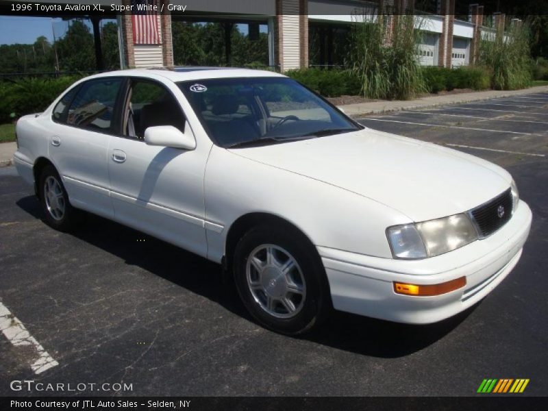Super White / Gray 1996 Toyota Avalon XL