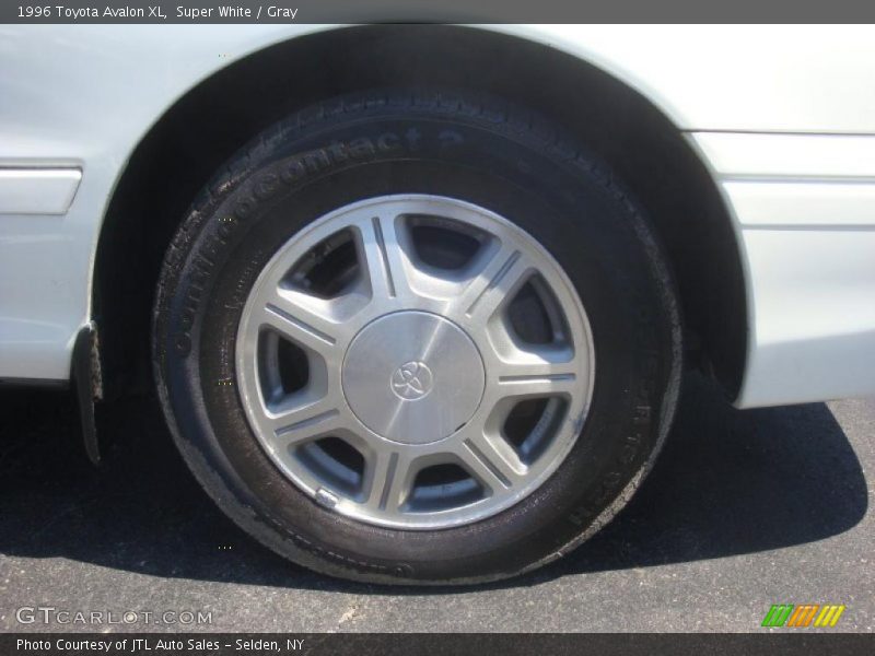 Super White / Gray 1996 Toyota Avalon XL