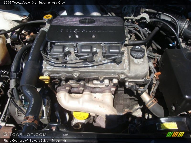 Super White / Gray 1996 Toyota Avalon XL