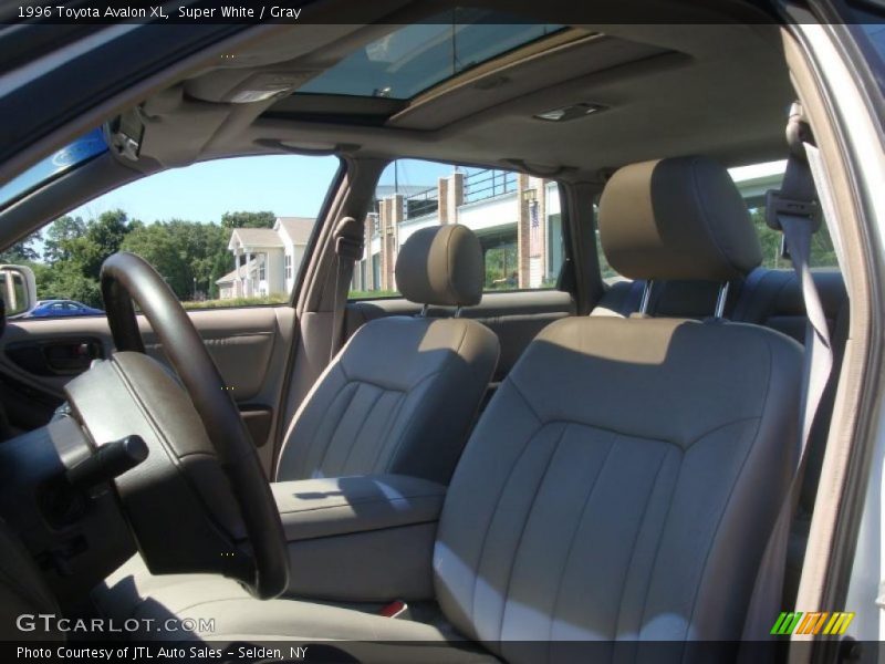 Super White / Gray 1996 Toyota Avalon XL