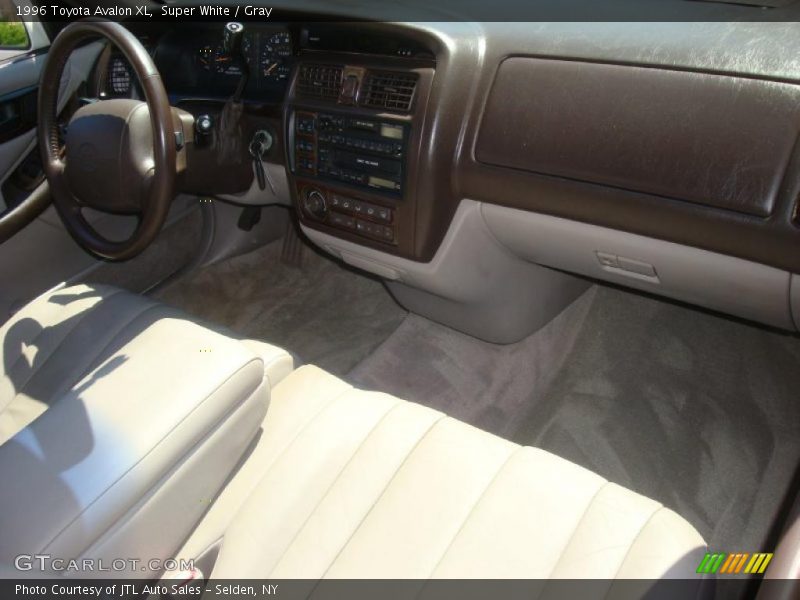 Super White / Gray 1996 Toyota Avalon XL