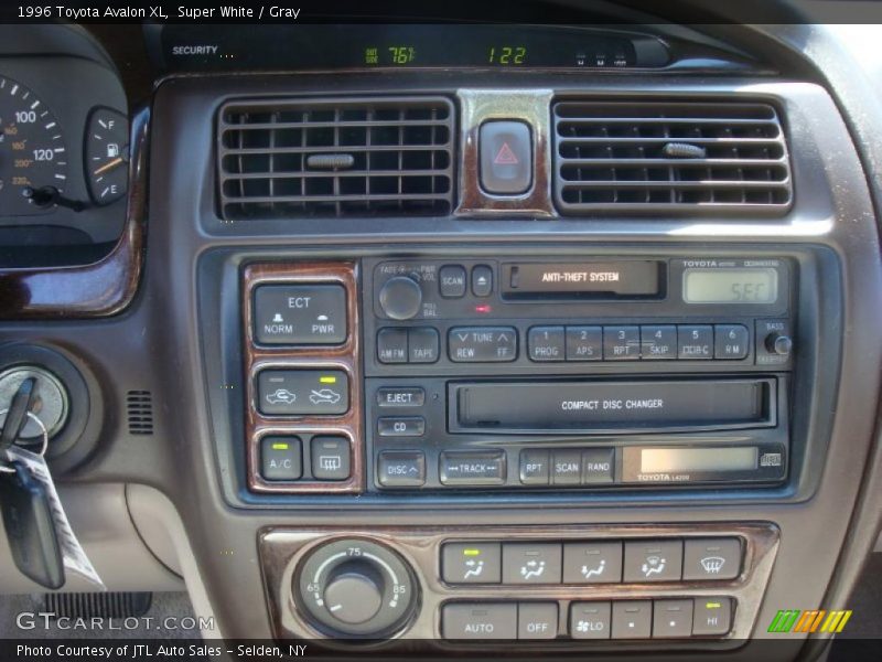 Super White / Gray 1996 Toyota Avalon XL