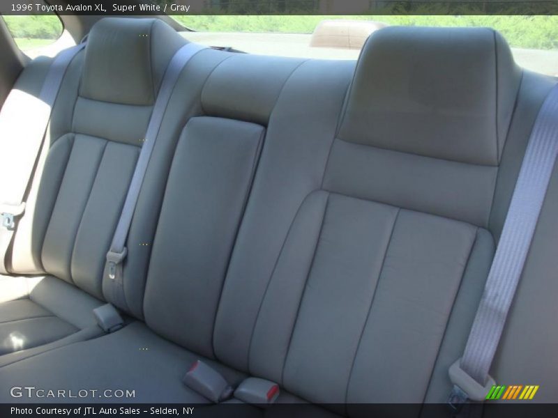 Super White / Gray 1996 Toyota Avalon XL