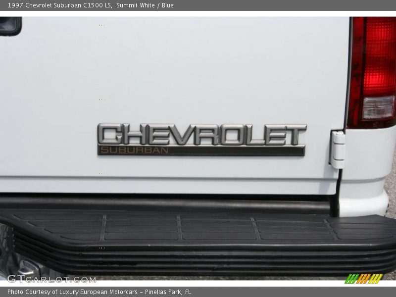 Summit White / Blue 1997 Chevrolet Suburban C1500 LS