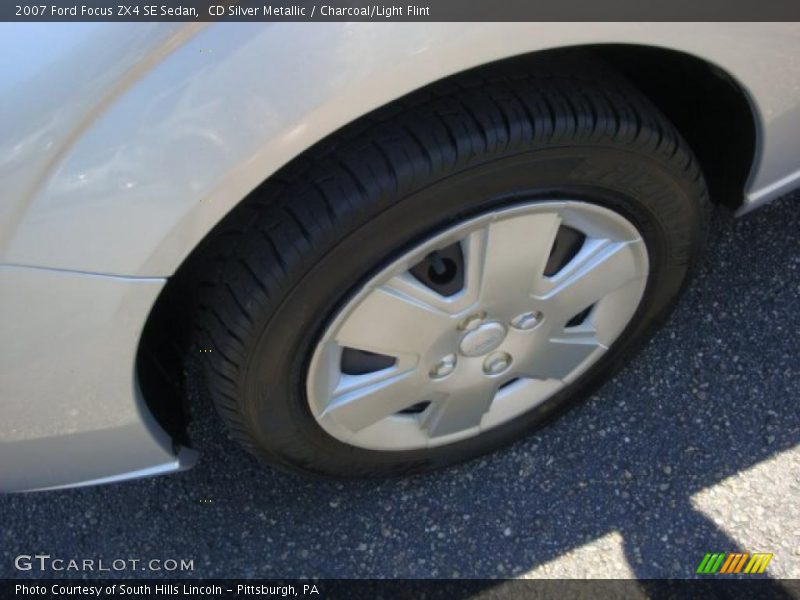 CD Silver Metallic / Charcoal/Light Flint 2007 Ford Focus ZX4 SE Sedan