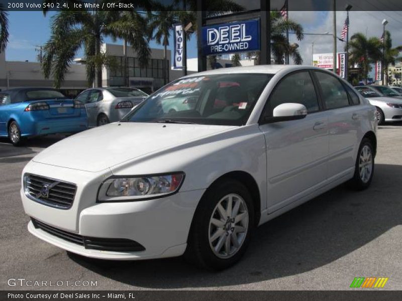 Ice White / Off-Black 2008 Volvo S40 2.4i