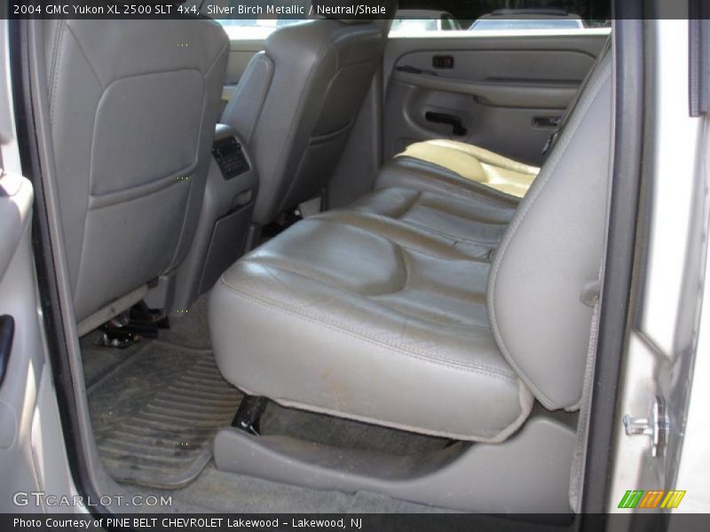 Silver Birch Metallic / Neutral/Shale 2004 GMC Yukon XL 2500 SLT 4x4