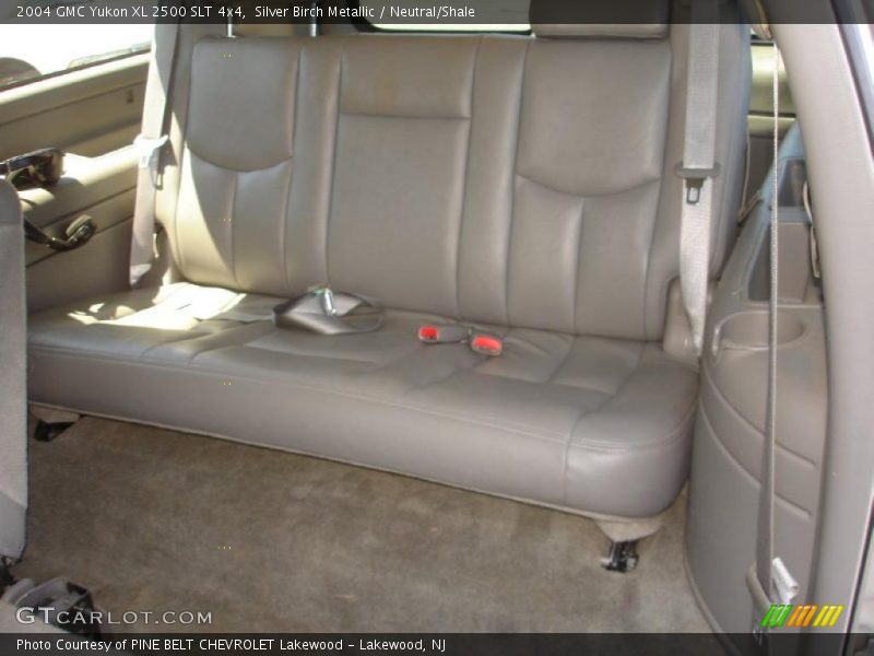 Silver Birch Metallic / Neutral/Shale 2004 GMC Yukon XL 2500 SLT 4x4