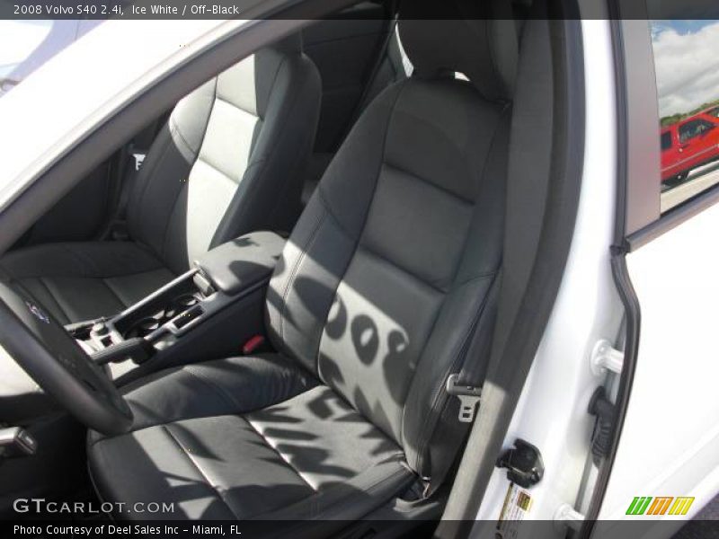 Ice White / Off-Black 2008 Volvo S40 2.4i