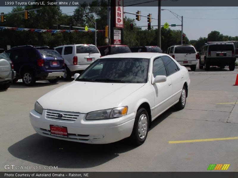 Super White / Oak 1999 Toyota Camry LE