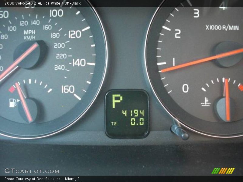 Ice White / Off-Black 2008 Volvo S40 2.4i