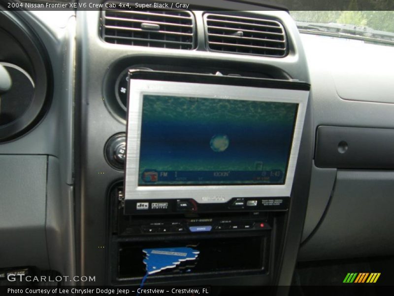 Super Black / Gray 2004 Nissan Frontier XE V6 Crew Cab 4x4