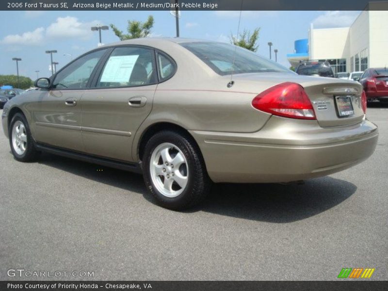 Arizona Beige Metallic / Medium/Dark Pebble Beige 2006 Ford Taurus SE