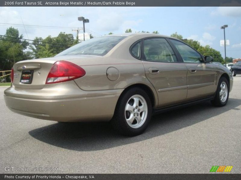 Arizona Beige Metallic / Medium/Dark Pebble Beige 2006 Ford Taurus SE